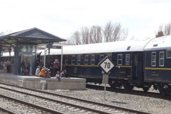 El Tren Azul reivindica el gran potencial turístico de los ferrocarriles históricos y Teruel como destino