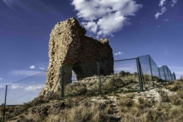 Los vecinos de Cutanda critican que el Ministerio de Hacienda solo valle el castillo