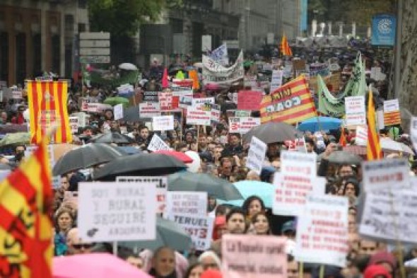 La España vaciada llena el centro de Madrid para reclamar medidas contra la despoblación y exige a los políticos que no se utilice el problema como arma electoral