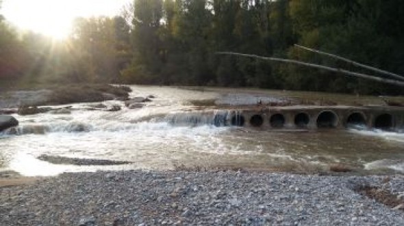 Los Ramones recoge firmas para que la DPT construya un puente sobre el Mijares