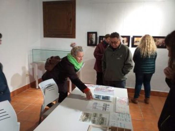 Letras de hierro en un caligrama en Mirambel para recordar ‘Tierra y Libertad’