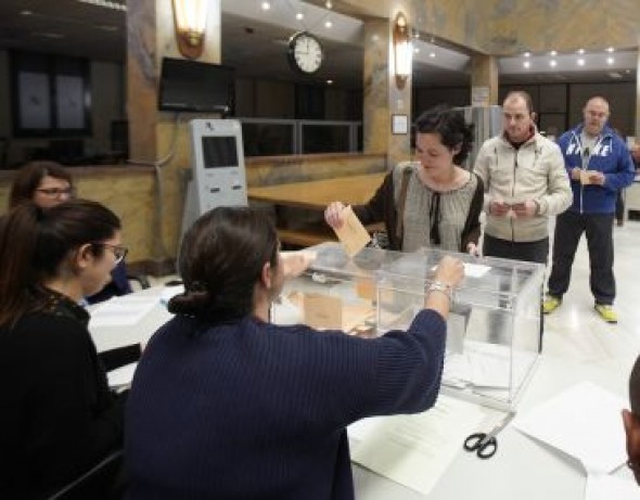 El PP baja de primera a tercera fuerza en la capital turolense, donde gana el PSOE 