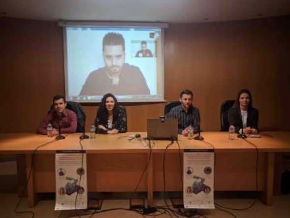 Exalumnos de ADE vuelven al Campus de Teruel para contar su experiencia laboral