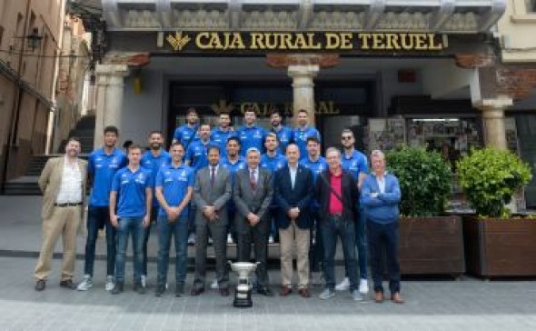 Caja Rural recibe en su sede y felicita al CV Teruel por su séptima Superliga