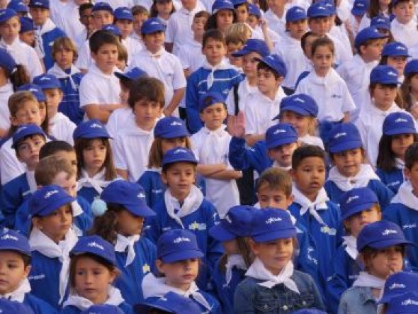 La Salle recuerda con un acto multitudinario en la plaza de la Catedral de Teruel a su fundador