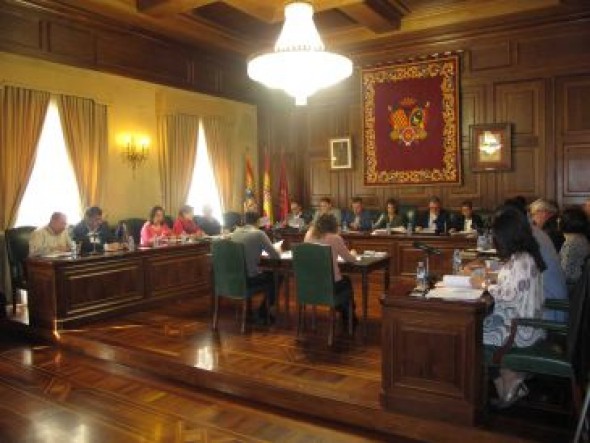 El Ayuntamiento de Teruel aprueba el programa de las Fiestas del Ángel y adjudica las obras de la nueva piscina climatizada