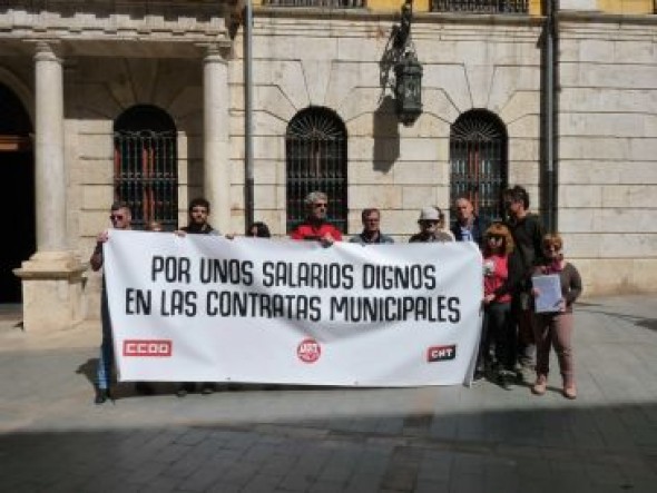 Protesta para exigir unos salarios dignos en contratas municipales de Teruel