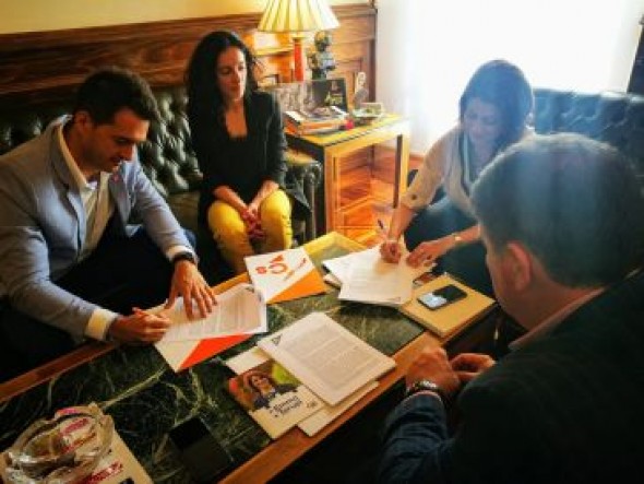 PP y Ciudadanos firman un primer acuerdo para gobernar juntos en la ciudad de Teruel
