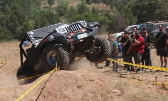 Miles de aficionados se suman a la fiesta del Motor Aventura en Masía Pelarda