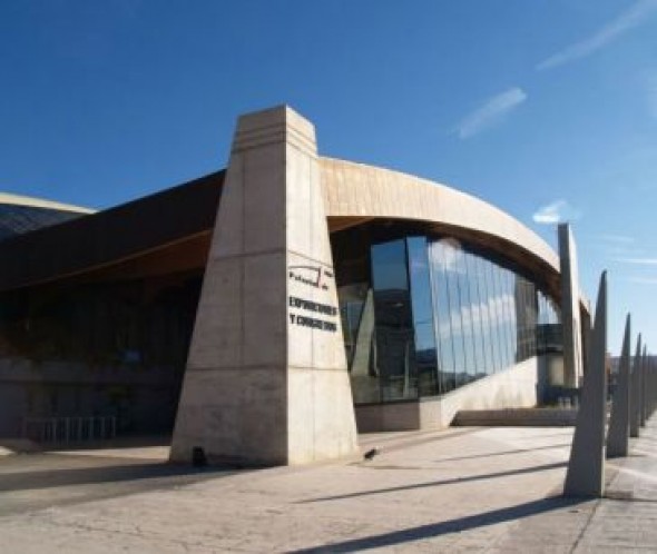El Ayuntamiento de Teruel estudiará mejorar la acústica del Palacio de Exposiciones para acoger conciertos