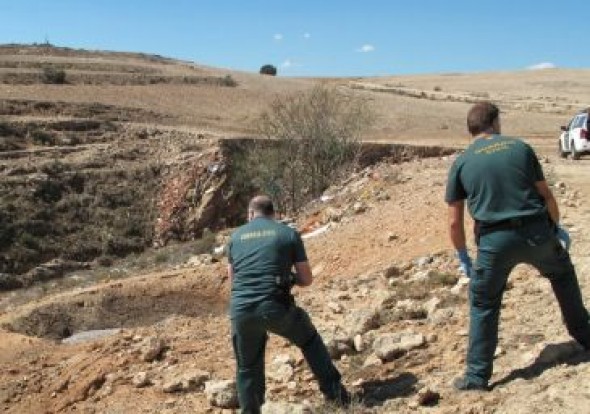 La Guardia Civil de Teruel retira un proyectil de la guerra en la localidad de Barrachina