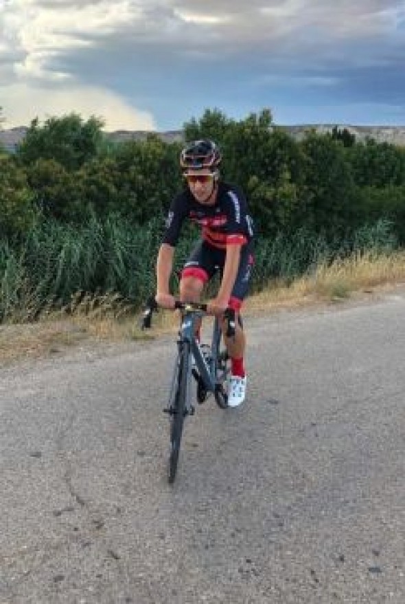 El alcañizano Javi Comín se convierte en el quinto ciclista profesional aragonés en el pelotón internacional