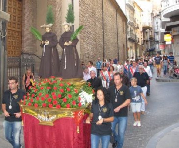 Teruel cumple con la tradición de la procesión de los Santos Mártires, conocida como la procesión de los Cagones