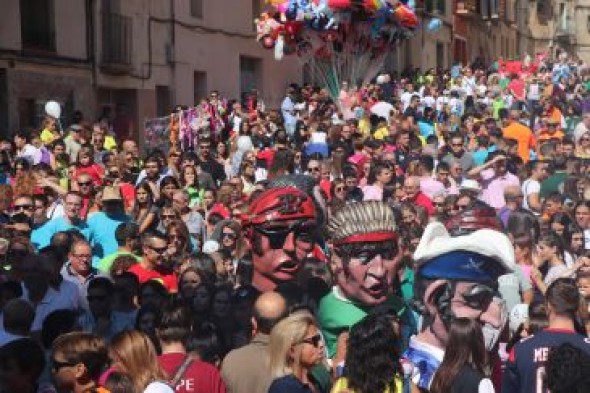 Un chupinazo multitudinario abre unas fiestas de Alcañiz para todos los públicos