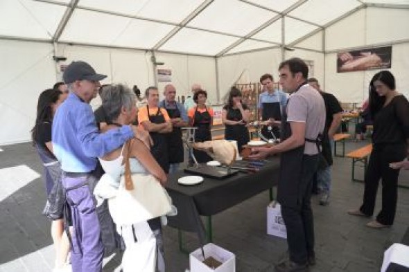 Feria del Jamón de Teruel 2019: Un curso enseña a disfrutar del producto incluso cortándolo