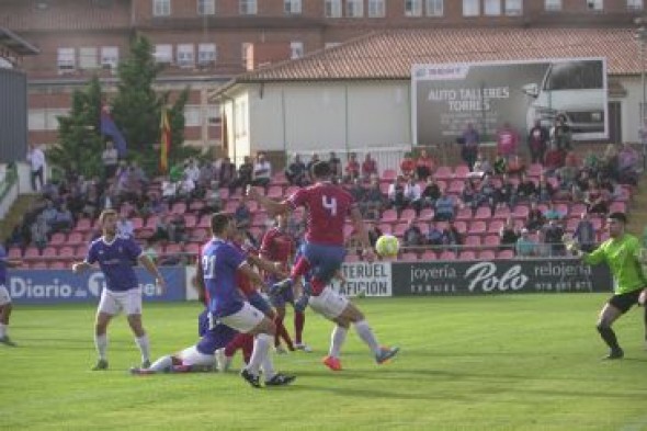 El CD Teruel no hace concesiones en su visita al Almudévar