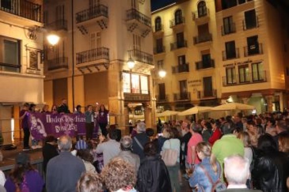 Teruel se tiñe de violeta para frenar la barbarie contra la mujer