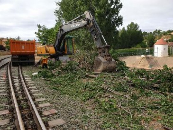 El tren se reabre el domingo sin reducir el tiempo, aunque Adif asegura que lo hará de forma progresiva