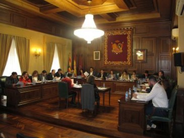 Tenso pleno en el Ayuntamiento de Teruel por el despido de un empleado de una contrata municipal