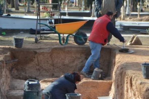 Los arqueólogos inician este miércoles un nuevo sondeo en el cementerio de Alcañiz para intentar localizar a los fusilados