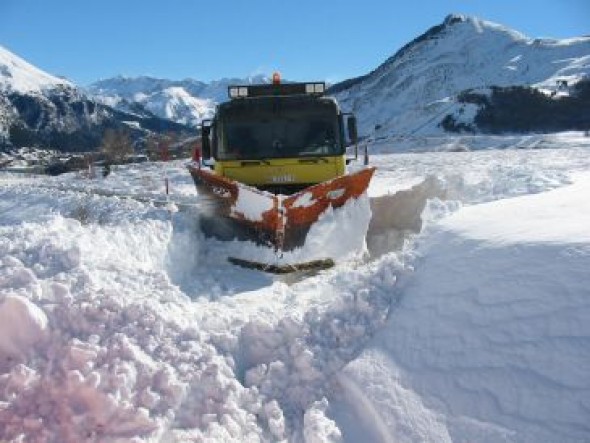 18 quitanieves, una motoniveladora y 17 silos y depósitos de sal, dispositivo de vialidad invernal de la DGA en Teruel