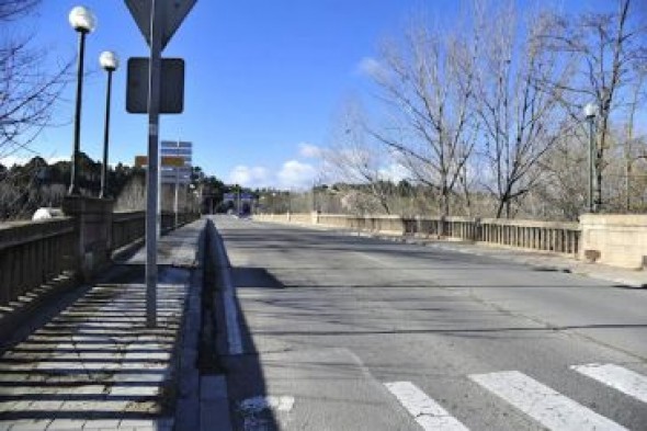Las pilastras del puente de la Equivocación de Teruel retrasan la obra