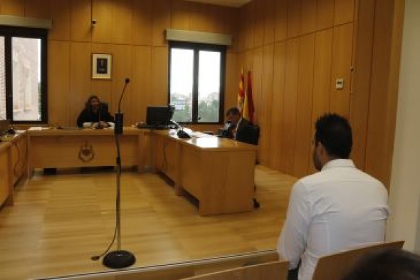 El exconcejal de Ciudadanos en Teruel dice que reconoció ser autor del hurto ante la víctima para evitar un escándalo