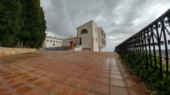 PSOE y PAR abogan ahora por dotar de habitaciones al hostal San Macario de Andorra