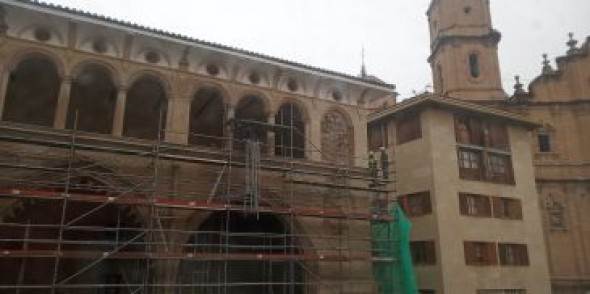 La restauración de la Lonja y la fachada del Ayuntamiento de Alcañiz está casi terminada