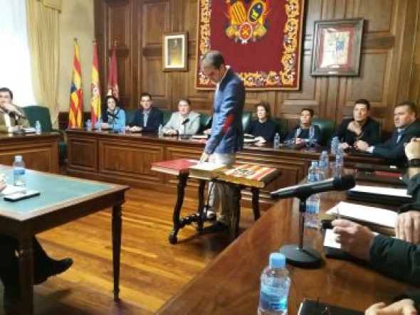 Carlos Aranda toma posesión como concejal de Cs en el Ayuntamiento de Teruel en sustitución de Francisco Blas, que dimitió en noviembre