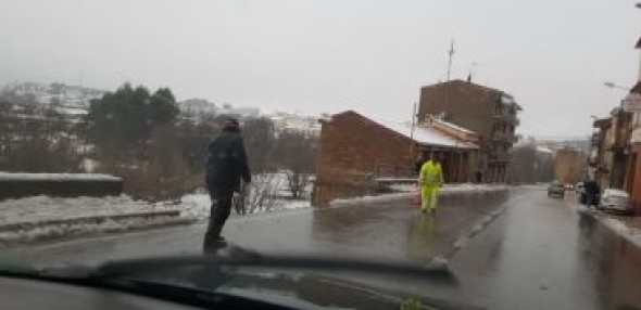 Cortan la zona del Corcho de Alcañiz por un desprendimiento en la carretera