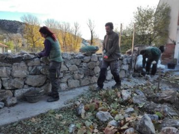 El tercer taller de empleo forestal de Agujama embellece los municipios del sur de Javalambre