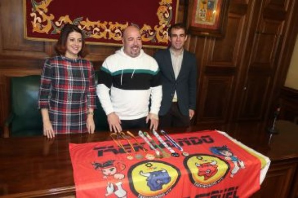 La alcaldesa de la capital recibe al Club Taekwondo Ciudad de Teruel para celebrar sus últimos éxitos deportivos