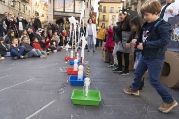 La plaza del Torico se convierte en un entretenido laboratorio al aire libre