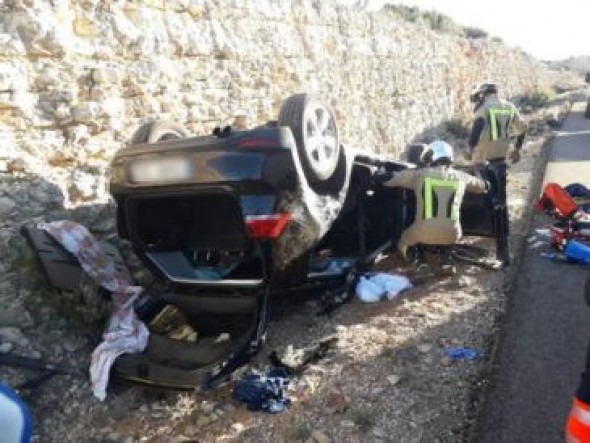 Dos heridos en accidentes de tráfico y un coche calcinado