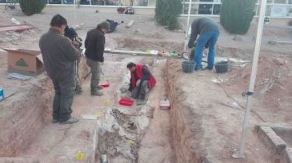 Uno de los fusilados en la fosa de Alcañiz llevaba dos crucifijos y un escapulario