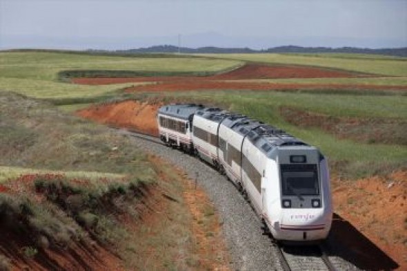 Renfe recorta a la mitad sus viajes desde el miércoles, pero asegura el servicio en todas las líneas