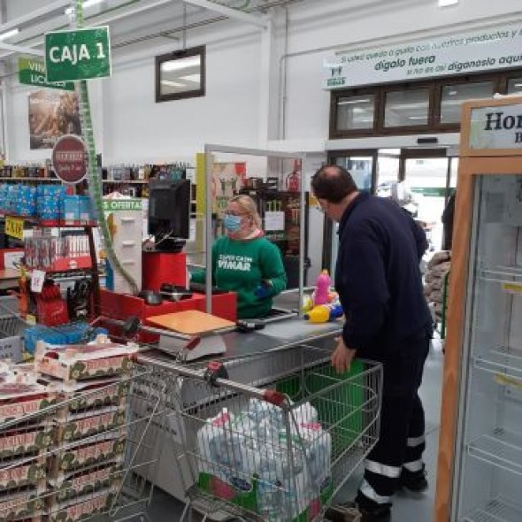 Los supermercados de Teruel instalan mamparas de protección en las cajas