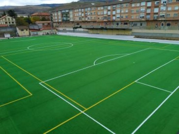 Utrillas convierte el viejo campo de fútbol en una moderna instalación con césped artificial