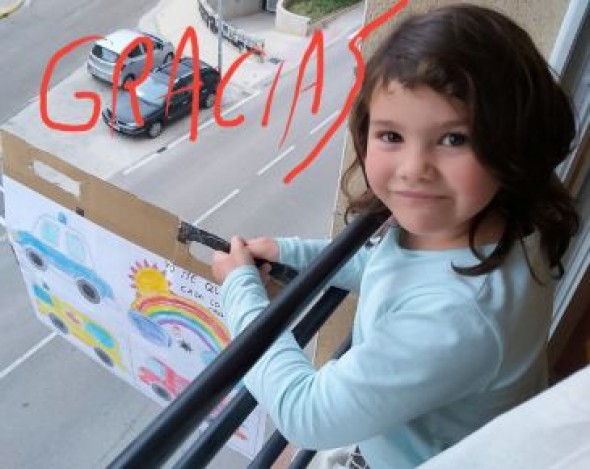 Leyre, la niña de Alcañiz que envía cartas, dibujos y dulces para agradecer la labor de los bomberos