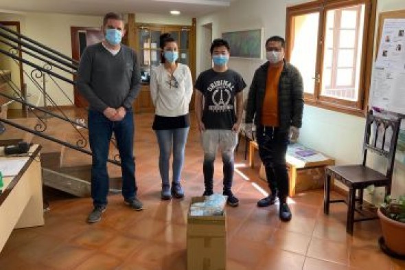 Un bazar y la comunidad china de Alcañiz donan 1.000 mascarillas a la ciudad