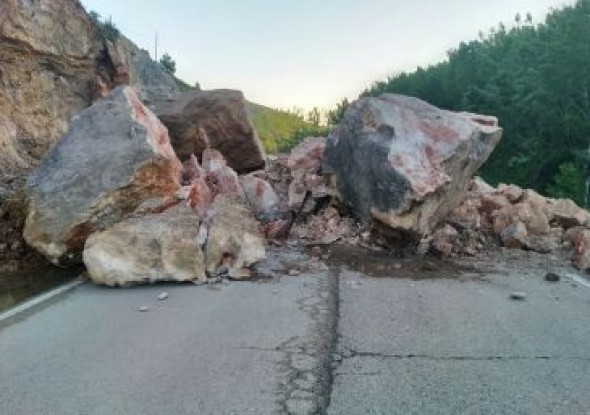 Cortada la vía de Berge a Alcorisa por un desprendimiento