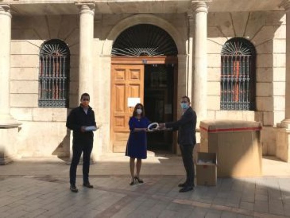 El Ayuntamiento de Teruel entrega material de protección a CEOE para los trabajadores de las empresas turolenses