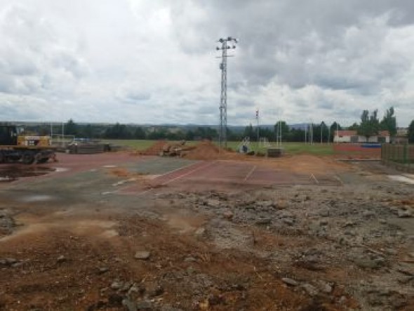 Comienzan las obras de homologación en las pistas de atletismo José Navarro Bau de Teruel