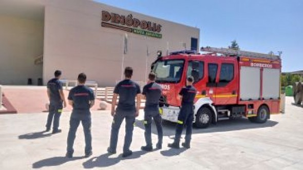 El Servicio de Bomberos de la DPT colabora con Dinópolis en un plan de autoprotección del parque