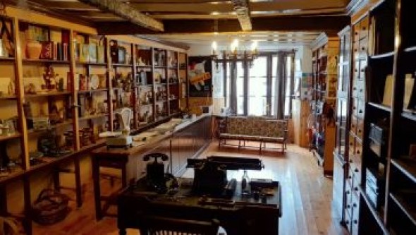 La tienda museo de Ojos Negros alberga cientos de artículos y materiales antiguos