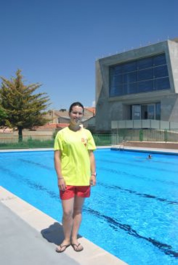 Nora Bruna Torrijo, socorrista en la piscina de Calamocha: “Los usuarios de la piscina se han sentido muy seguros”