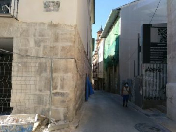 Un tramo de la calle San Miguel de Teruel, cortado al tráfico durante una semana