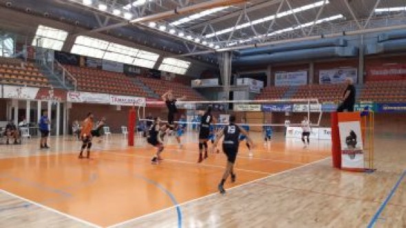 El CV Teruel se impone a L’Illa Grau de Castellón en el último partido amistoso antes de la Supercopa