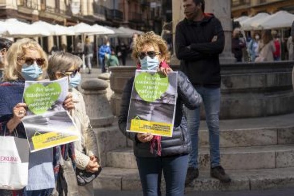 Teruel recuerda a las víctimas del Covid-19 y reclama unas residencias públicas dignas